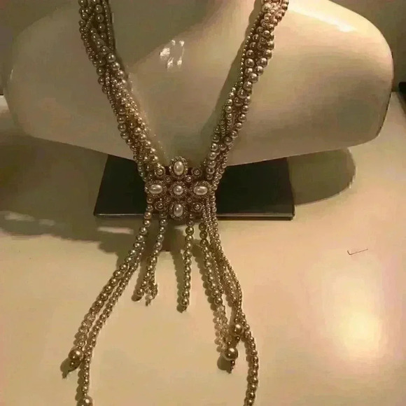 Fox’s new Faux Pearl Statement Necklace - Picture 15 of 16